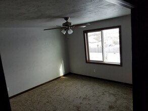 1323 Moon Ridge Ct in Kaukauna, WI - Building Photo - Building Photo