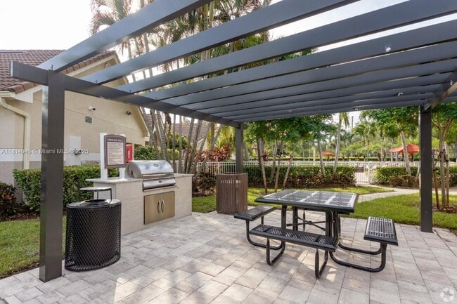 7575 Hampton Blvd in North Lauderdale, FL - Foto de edificio - Building Photo