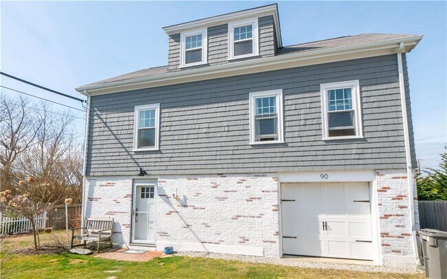 90 Renfrew Ave