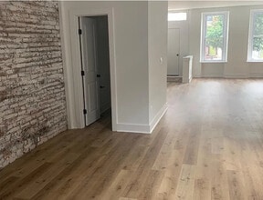 2124 E Somerset St in Philadelphia, PA - Foto de edificio - Building Photo