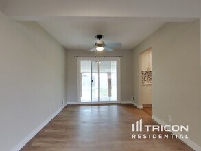 1420 Phillips Dr in Northglenn, CO - Foto de edificio - Building Photo
