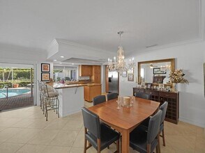 1050 Gulfstream Way in West Palm Beach, FL - Building Photo - Building Photo
