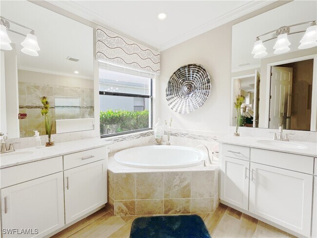 1975 Mustique St in Naples, FL - Foto de edificio - Building Photo