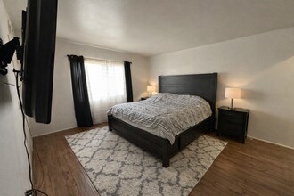 18340 Collins St in Los Angeles, CA - Building Photo - Building Photo