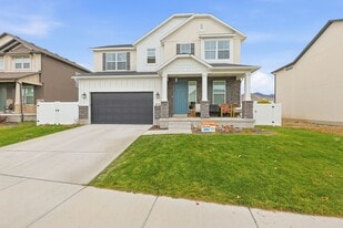 373 Quartz Rd in Tooele, UT - Building Photo