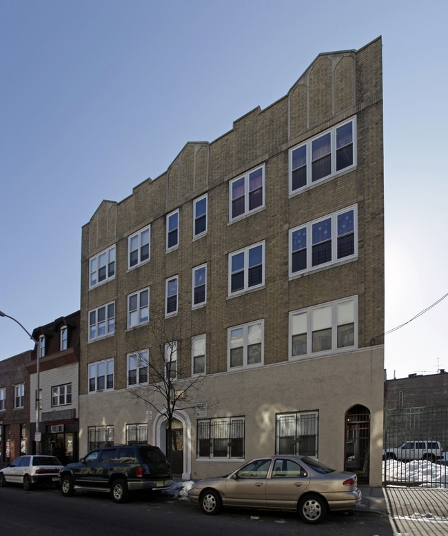 500 Bergen Ave in Jersey City, NJ - Foto de edificio - Building Photo