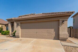 6425 W Briles Rd in Phoenix, AZ - Building Photo - Building Photo
