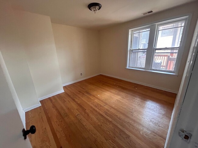 4811 W Warwick Ave in Chicago, IL - Building Photo - Building Photo