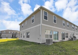 1513 Mirabella Cir in Davenport, FL - Building Photo - Building Photo