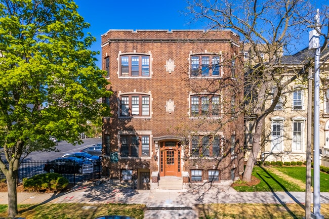 Shoreham Apartments in Milwaukee, WI - Building Photo - Building Photo