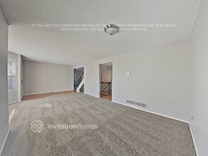 16943 E Ithaca Cir in Aurora, CO - Foto de edificio - Building Photo