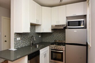 511 W Belmont Ave in Chicago, IL - Building Photo - Building Photo