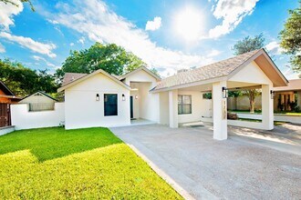 8707 Puerto Vallarta in Laredo, TX - Building Photo - Building Photo