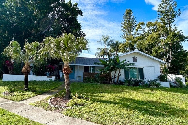 property at 5840 Tanglewood Dr NE