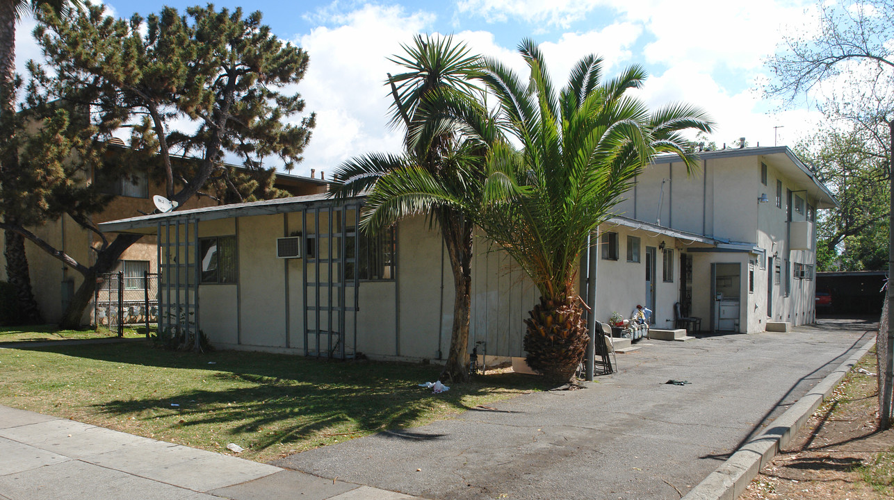 874 N Los Robles Ave in Pasadena, CA - Foto de edificio