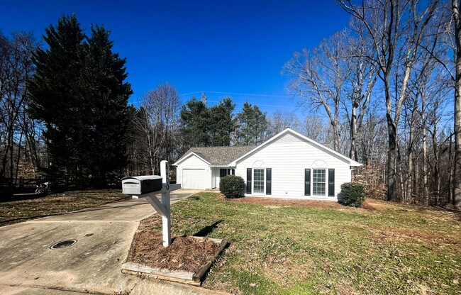6400 Chamblee Ct in Greensboro, NC - Foto de edificio - Building Photo