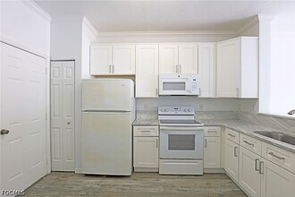 3629 Pine Oak Cir in Ft. Myers, FL - Building Photo - Building Photo