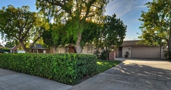 746 N Cambridge St in Orange, CA - Building Photo