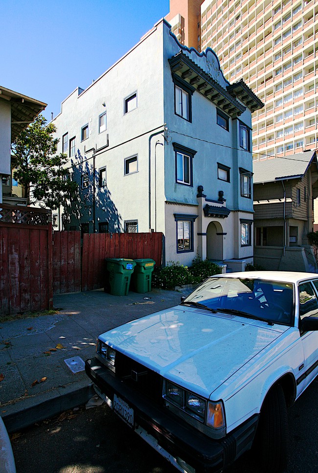 54 Vernon St in Oakland, CA - Foto de edificio - Building Photo