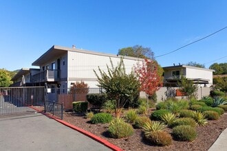 Casa del Sol in El Sobrante, CA - Foto de edificio - Interior Photo