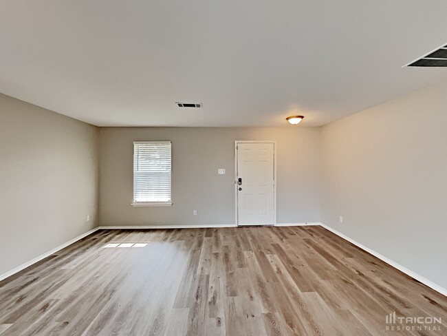 206 Cornell Dr in Forney, TX - Foto de edificio - Building Photo