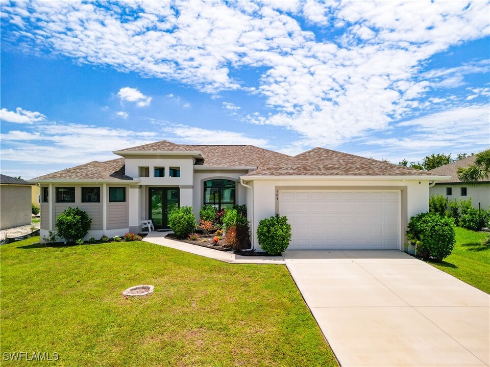 103 SW 34th Pl in Cape Coral, FL - Building Photo