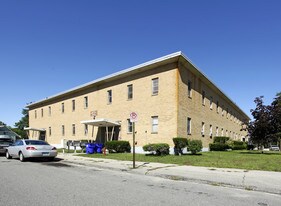 Edmond Terrace in Manchester, NH - Building Photo