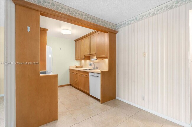 2301 Lucaya Bend in Coconut Creek, FL - Building Photo - Building Photo