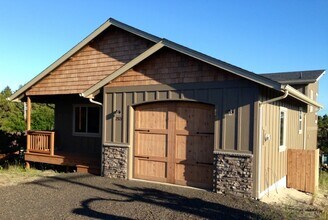 2921 NW Bayshore Loop in Waldport, OR - Building Photo - Building Photo