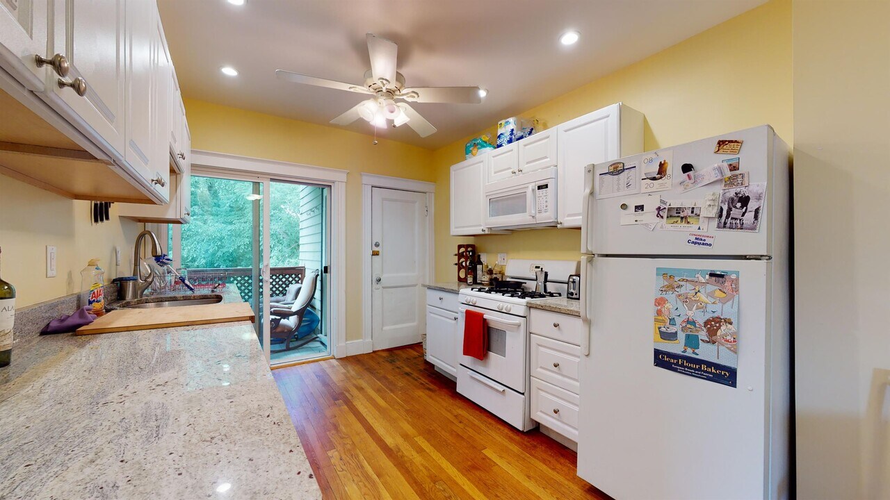 9 St Peter St-Unit -5 in Boston, MA - Building Photo