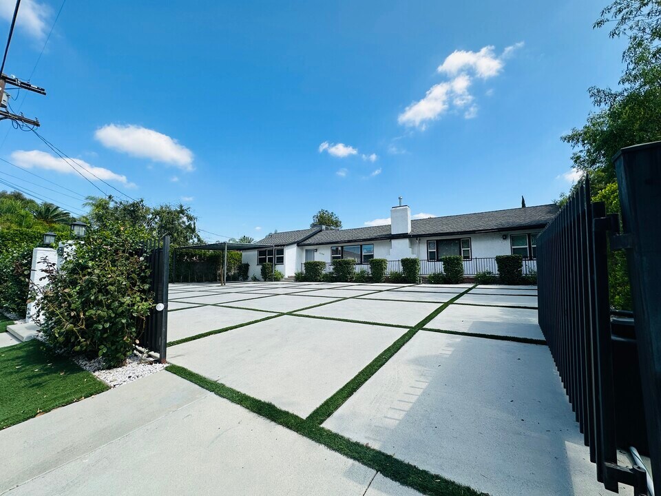 5148 Otis Ave, Unit 5148 A Otis Ave in Tarzana, CA - Building Photo