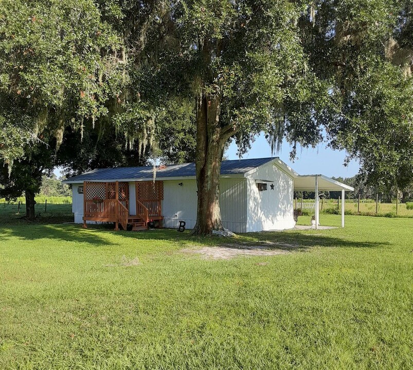 18475 Mason-Smith Rd in Brooksville, FL - Building Photo