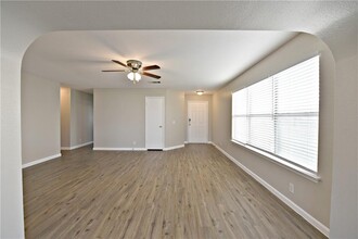 1918 Summer Rain Dr in Cedar Park, TX - Building Photo - Building Photo