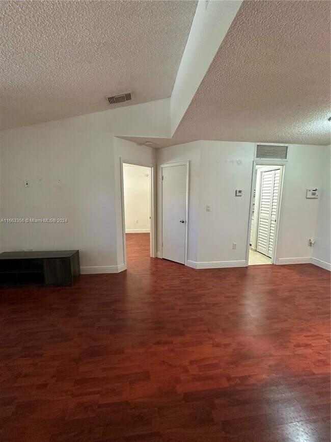17580 NW 67th Pl-Unit -K-1 in Hialeah, FL - Building Photo - Building Photo