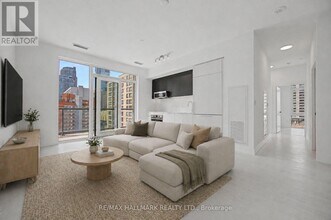 308 Jarvis St in Toronto, ON - Building Photo - Building Photo
