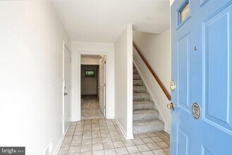 541 Highland Towne Ln in Warrenton, VA - Building Photo - Building Photo