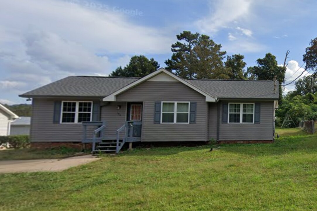 108 W 49th St in Anniston, AL - Building Photo