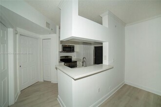 17125 N Bay Rd in Sunny Isles Beach, FL - Building Photo - Building Photo