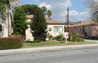 1379 E Acacia Ave in Glendale, CA - Building Photo - Building Photo