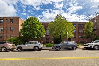 Mount Prospect Gardens in Newark, NJ - Building Photo - Building Photo