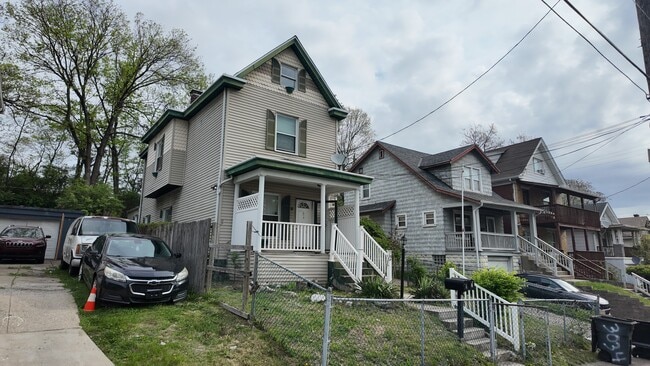 3034 Glenway Ave in Cincinnati, OH - Building Photo - Building Photo