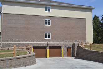 Coral Ridge Senior (55+) Apartments in Coralville, IA - Building Photo - Building Photo