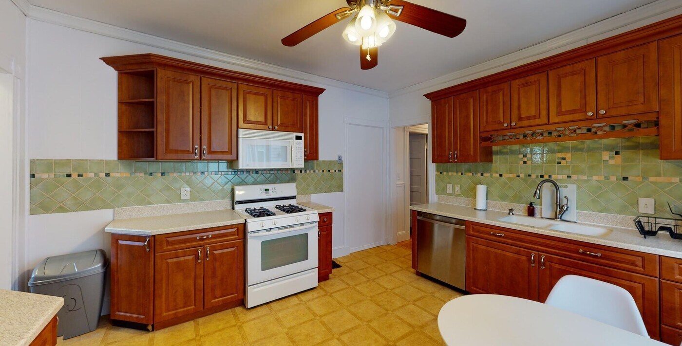 30 Roseclair St, Unit 1 in Boston, MA - Building Photo