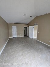 2072 Haulover Ave in Spring Hill, FL - Building Photo - Building Photo