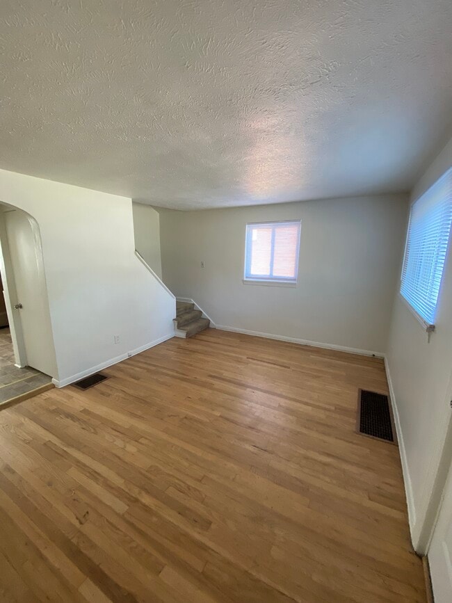 16 Dorsey St, Unit 16 in Bridgeville, PA - Foto de edificio - Building Photo