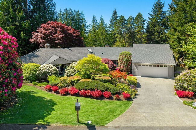 2709 86th Ave NE in Clyde Hill, WA - Building Photo - Building Photo