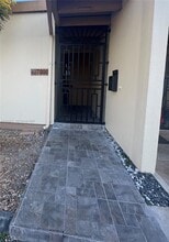 7000 Crown Gate Ct in Miami Lakes, FL - Building Photo - Building Photo