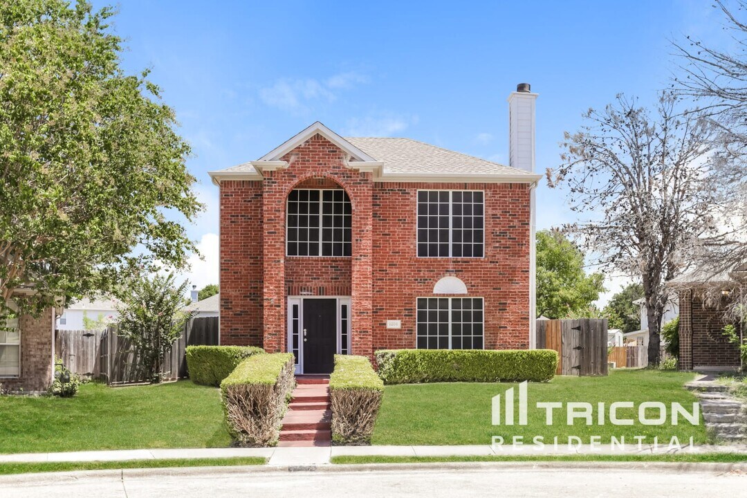 1204 Shakleford Cir in Cedar Hill, TX - Building Photo