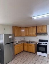2425 1/2 Gates St, Unit Single Bedroom for Rent in Los Angeles, CA - Building Photo - Building Photo