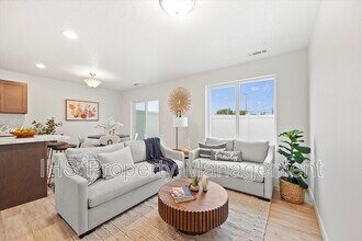 4823 W Quinault Dr in Kennewick, WA - Building Photo - Building Photo